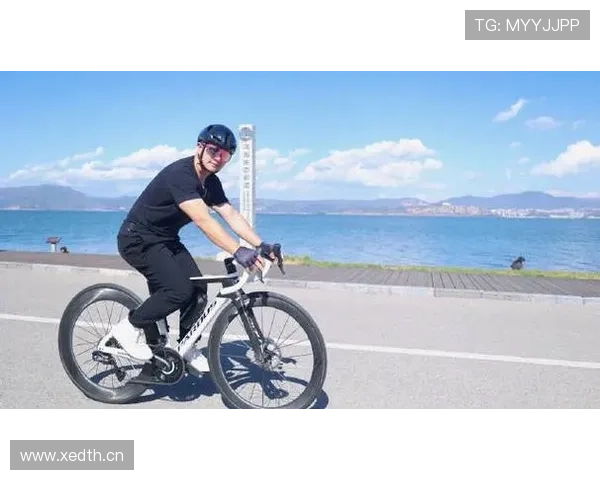 陈一冰穿得比明星还讲究，场下豪宅像网红打卡地一样！